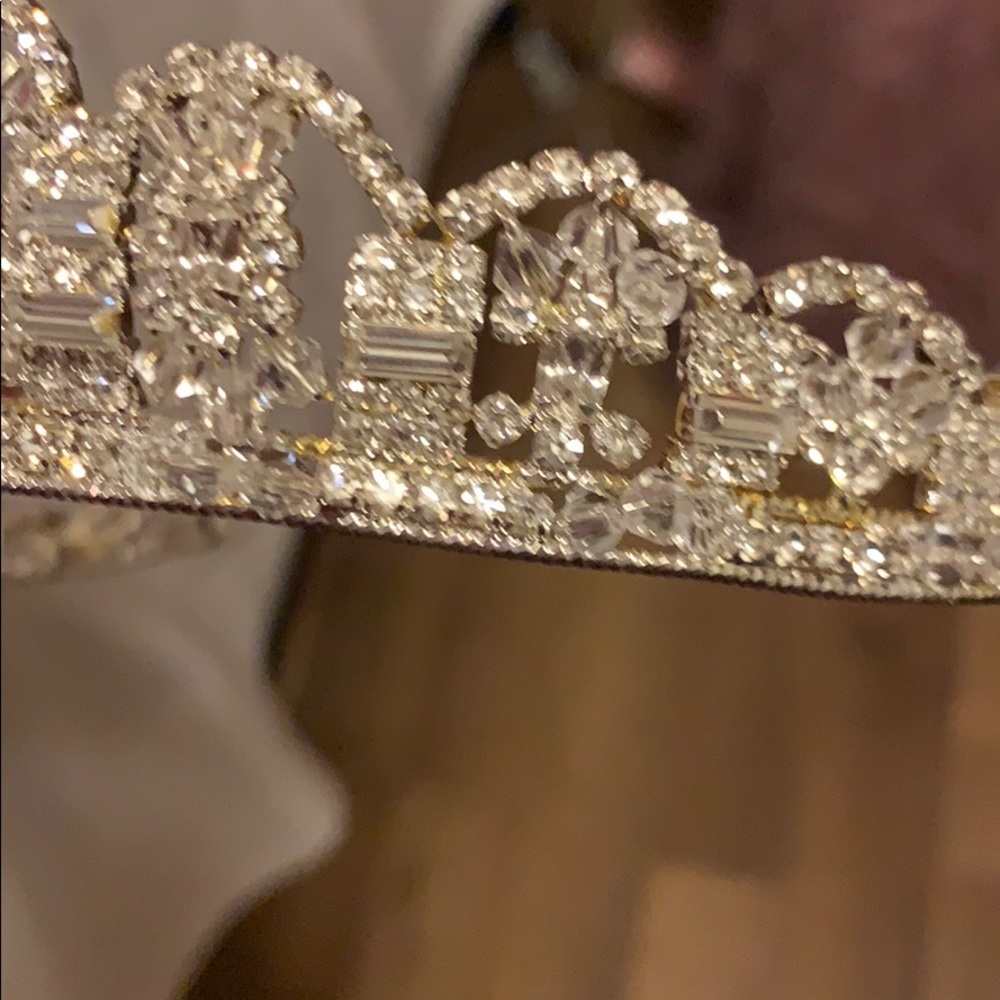 Crown - Picture 6 of 6